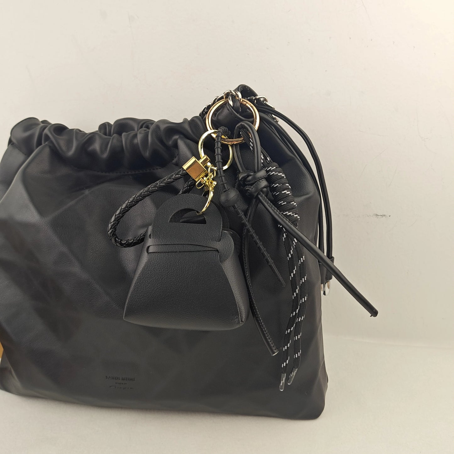 Taschenanhänger aus Leder