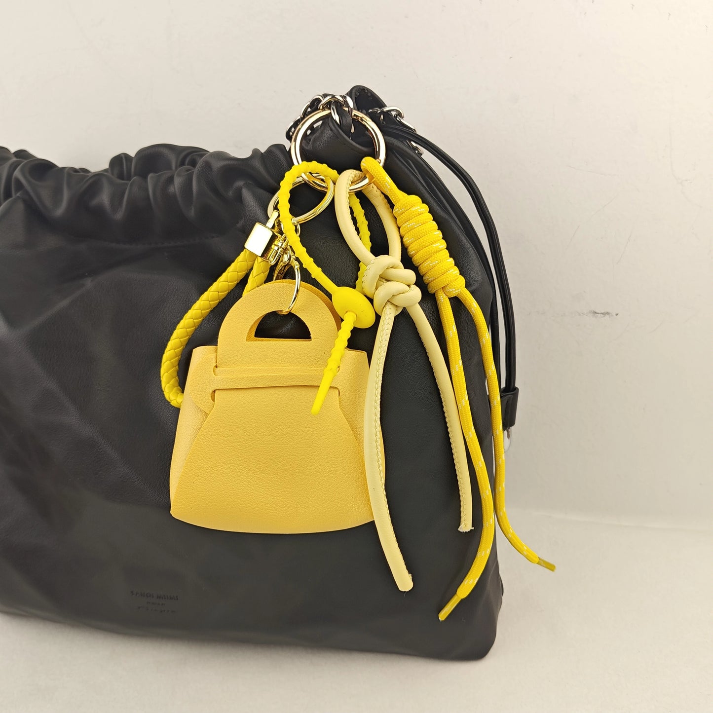 Taschenanhänger aus Leder